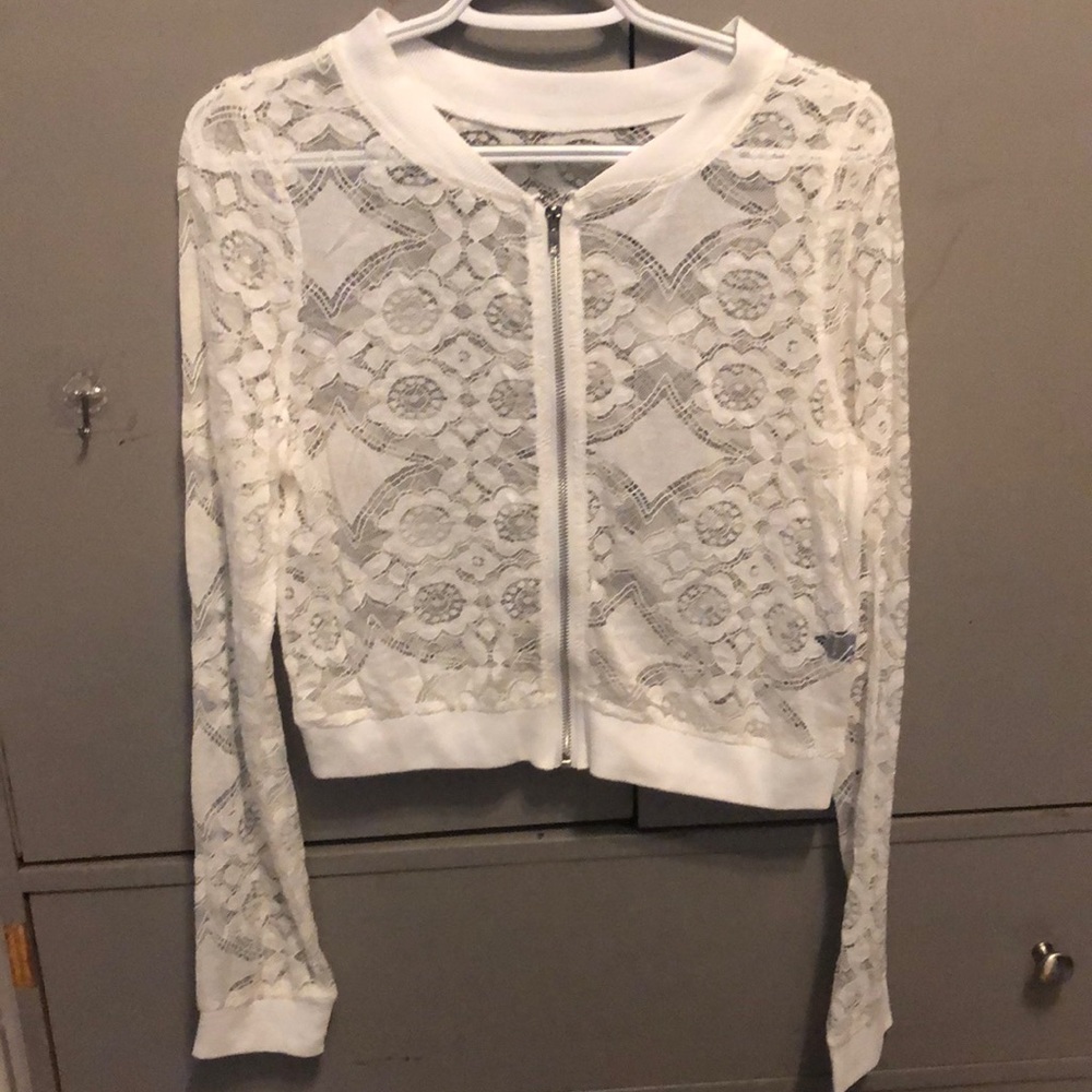 White lace pull over